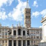 Visitar la tumba del Papa Francisco en Santa María la Mayor de Roma.