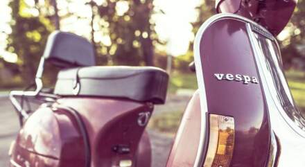 Alquilar una Vespa en Roma 2026. Alquiler de motos en Roma.