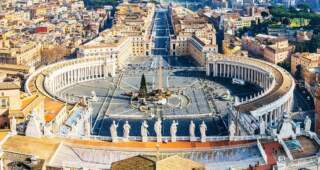 La Plaza de San Pedro del Vaticano