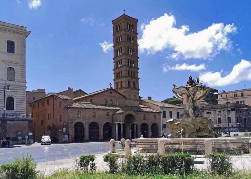 Interior de Santa María in Cosmedín, Roma