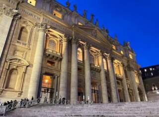 ¿La Basílica de San Pedro forma parte de los Museos Vaticanos?