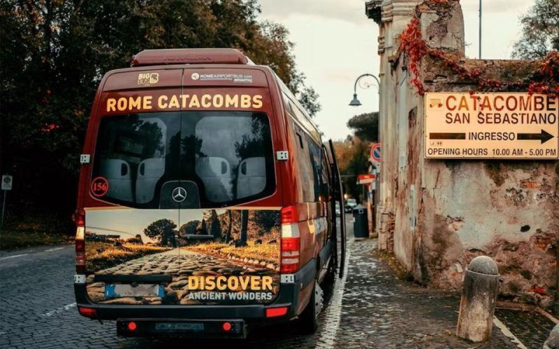 ¿Hay un autobús turístico para ver la Vía Apia y las catacumbas de Roma?